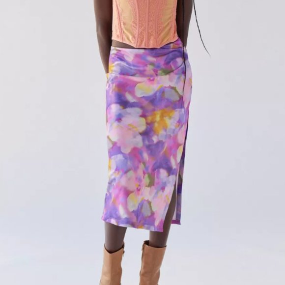 UO Edy Satin Midi Skirt pink & purple - Picture 1 of 4
